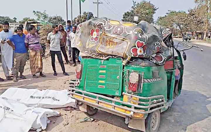 সড়ক দুর্ঘটনায় কুষ্টিয়ায় পাঁচজনসহ পাঁচ জেলায় নিহত ১৩