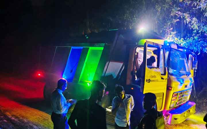 কুমিল্লার বুড়িচংয়ে কৃষিজমির মাটি কাটায় ড্রাম ট্রাক জব্দ