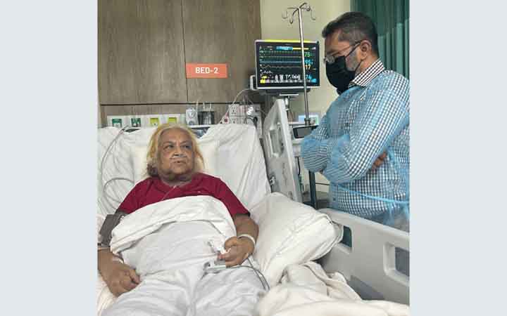 সেলিমা রহমানের স্বাস্থ্যের খোঁজ নিতে হাসপাতালে গেলেন ডা.পারভেজ রেজা কাকন