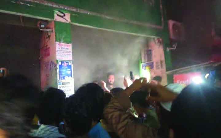 খুলনার বায়তুন নূর শপিং কমপ্লেক্সে আগুন
