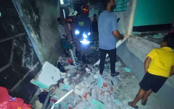 দাউদকান্দিতে জমে থাকা গ্যাস বিস্ফোরণে নারী-শিশুসহ দগ্ধ ৪