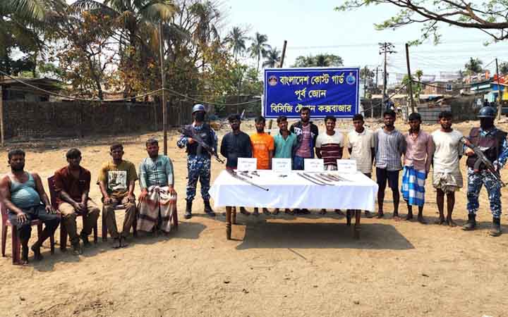 সোনাদিয়ায় অস্ত্রসহ ‘জাহাঙ্গীর বাহিনীর’ প্রধান গ্রেপ্তার, চার জেলে উদ্ধার