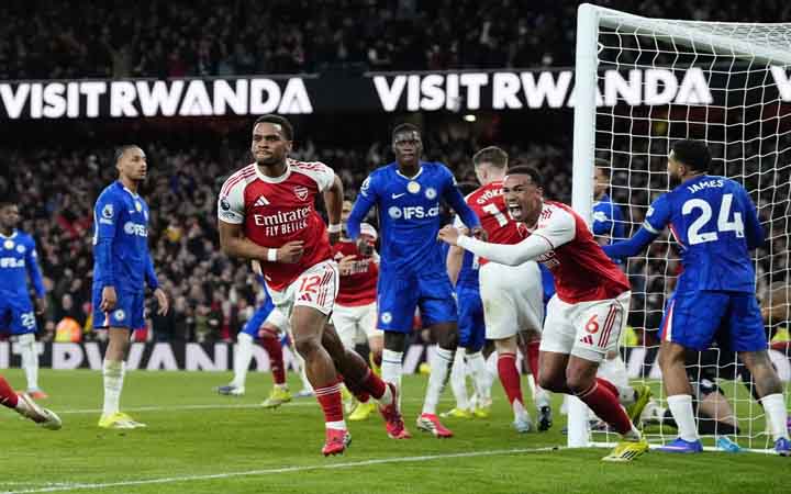 ডিফেন্ডারদের গোলে চেলসিকে হারাল আর্সেনাল