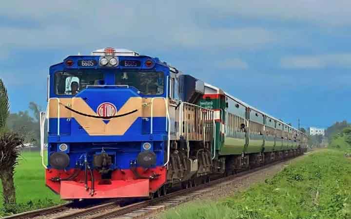 ঈদ উপলক্ষ্যে ট্রেনের তৃতীয় দিনের টিকিট বিক্রি শুরু