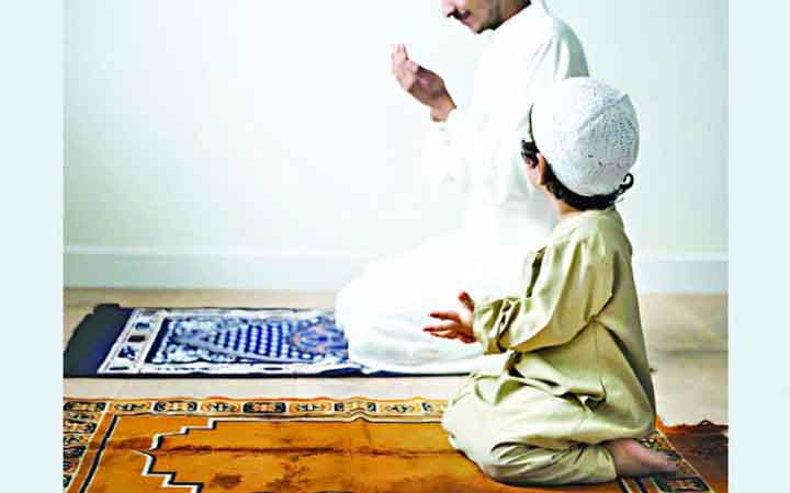 যেভাবে শিশুদের নামাজ ও রোজায় অভ্যস্ত করবেন