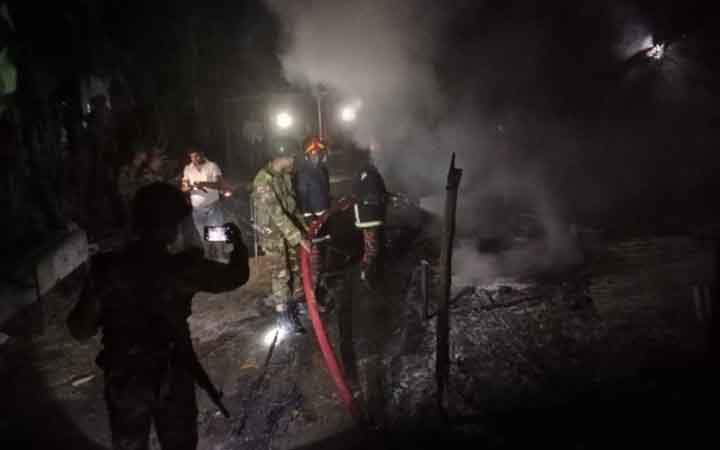 মাদারীপুরে গৃহবধুর মৃত্যুর ঘটনায় শ্বশুরবাড়িতে লুটপাট ও অগ্নিসংযোগ