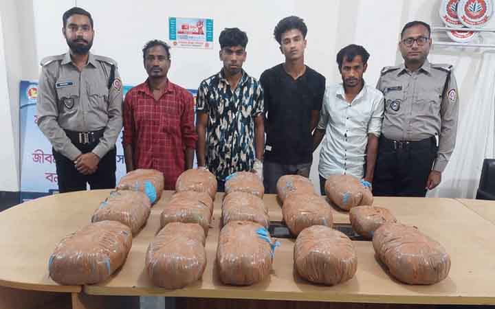 নেত্রকোনায় ৩০ কেজি গাঁজাসহ চার মাদক কারবারি আটক