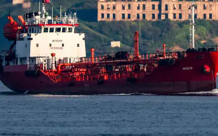 রাশিয়ার তেল বিক্রির ওপর দেওয়া নিষেধাজ্ঞা স্থগিত করল যুক্তরাষ্ট্র