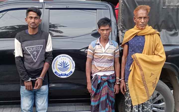 চাঁপাইনবাবগঞ্জে মাদকদ্রব্য নিয়ন্ত্রণ অভিযান, গ্রেপ্তার চার