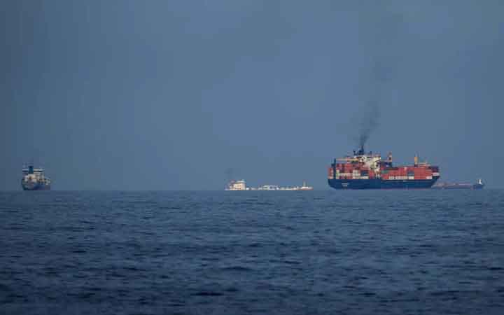 ট্রাম্পের যুদ্ধজাহাজ পাঠানোর আহ্বানে যা বলল চীন ও যুক্তরাজ্য