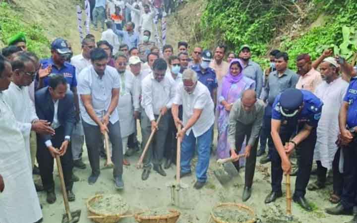 কেরানীগঞ্জে খাড়াকান্দি খাল পুনঃখননের উদ্বোধন করলেন আমান উল্লাহ আমান