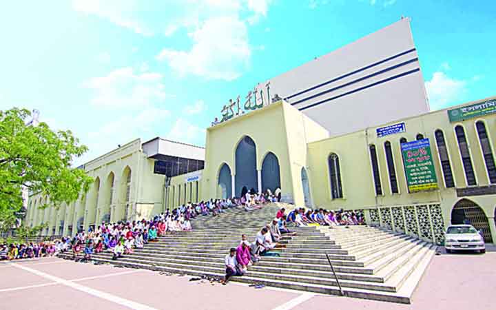 বায়তুল মোকাররমে ঈদুল ফিতরের প্রথম জামাত অনুষ্ঠিত