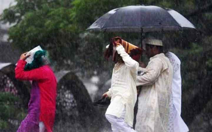 দুপুরের মধ্যে ঢাকায় বজ্রসহ বৃষ্টির শঙ্কা
