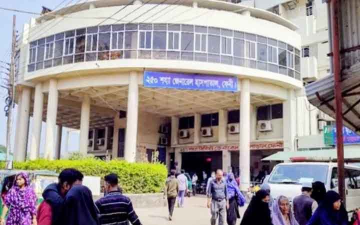 ফেনীতে বাস, অ্যাম্বুলেন্স ও মোটরসাইকেলের ত্রিমুখী সংঘর্ষে নিহত ৩