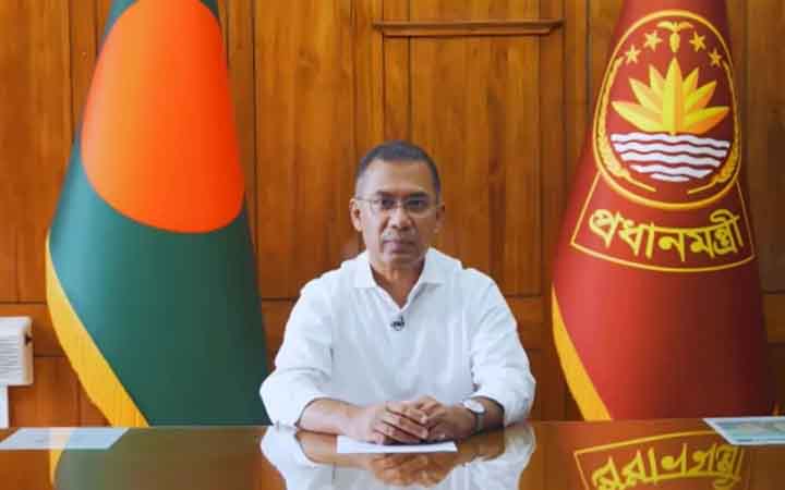 ছুটি শেষে সচিবালয়ে কর্মব্যস্ত প্রধানমন্ত্রী