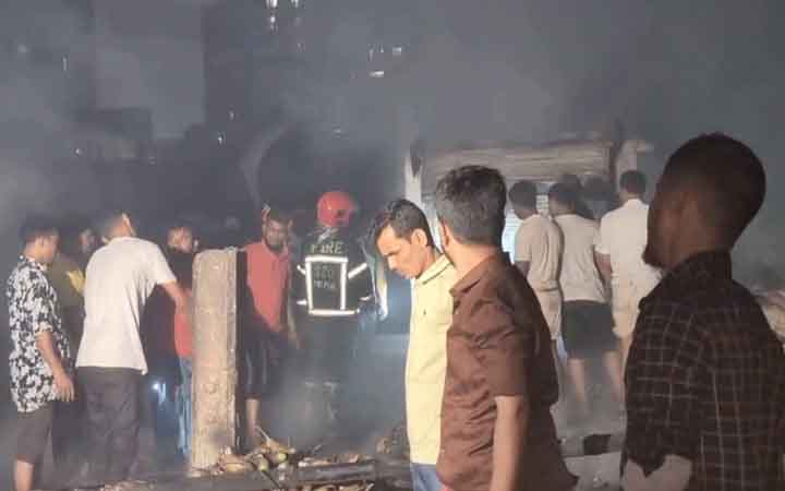 রায়েরবাজার সাদেক খান কৃষি মার্কেটে আগুন