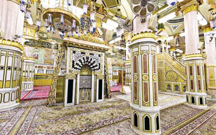 ইমামের সামাজিক মর্যাদা ও দায়িত্ব