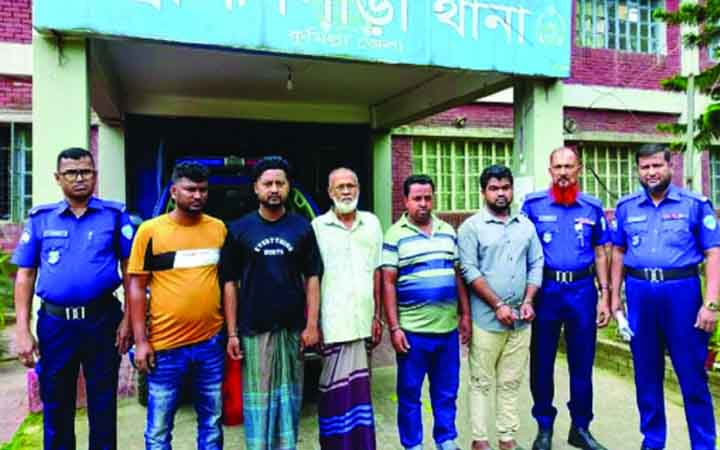 কুমিল্লার ব্রাহ্মণপাড়ায় পুলিশের অভিযানে ৫ পলাতক আসামি গ্রেপ্তার