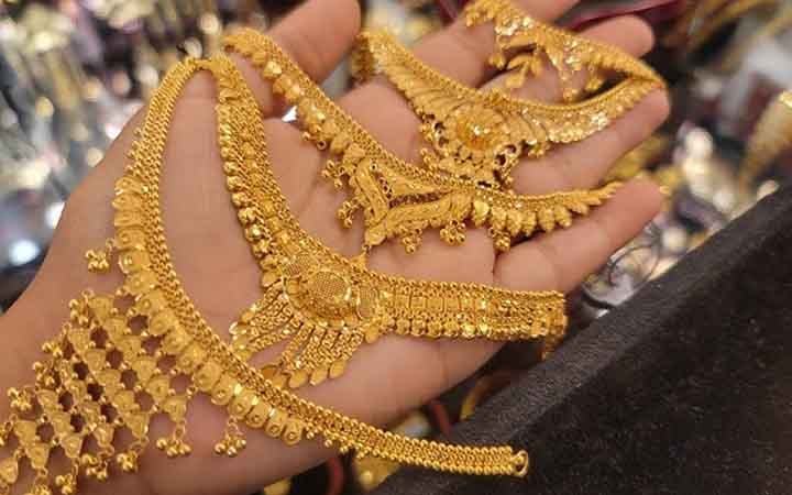 দাম বাড়ার পর আজ নতুন দরে বিক্রি হচ্ছে সোনা