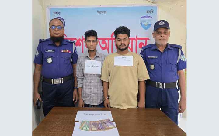 লক্ষ্মীপুরে লুণ্ঠিত স্বর্ণ বিক্রির টাকাসহ ২ ‘ডাকাত’ গ্রেপ্তার