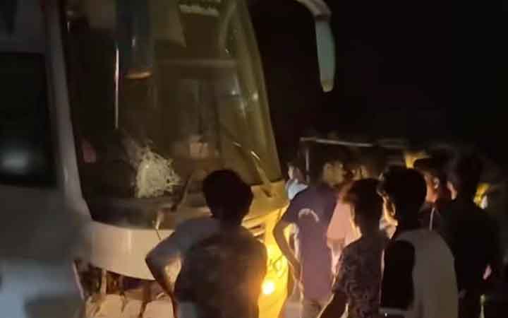 চাঁপাইনবাবগঞ্জে বাসের সঙ্গে মুখোমুখি সংঘর্ষে মোটরসাইকেল চালক নিহত