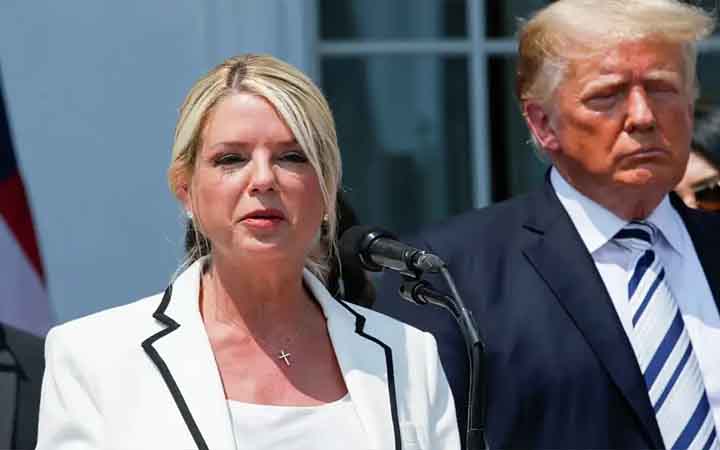 অ্যাটর্নি জেনারেলের পদ থেকে বন্ডিকে অপসারণ করলেন ট্রাম্প