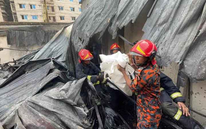 রাজধানীর কেরানীগঞ্জে কারখানায় আগুন, নিহত বেড়ে ৬