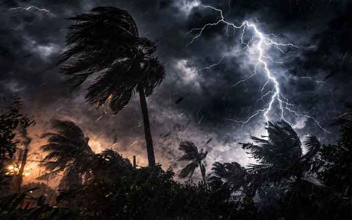 সকালের মধ্যে ১৩ জেলায় ৬০ কিমি বেগে ঝড়ের শঙ্কা