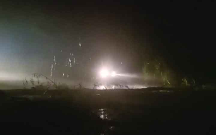 তিনতলা থেকে পড়ে বৃদ্ধের মৃত্যু, গাছ ভেঙে ব্যাহত যান চলাচল