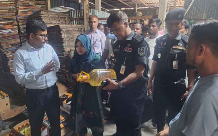 নারায়ণগঞ্জে লাইসেন্স ছাড়া ভোজ্য তেল বিক্রি, জরিমানা ২ লাখ