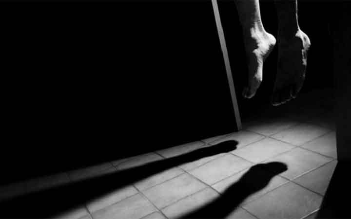 ইডেন কলেজের এক কম্পিউটার অপারেটরের ঝুলন্ত মরদেহ উদ্ধার