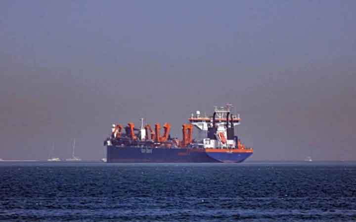 হরমুজ দিয়ে সামরিক জাহাজ চলাচল নয়, সতর্ক করল ইরান