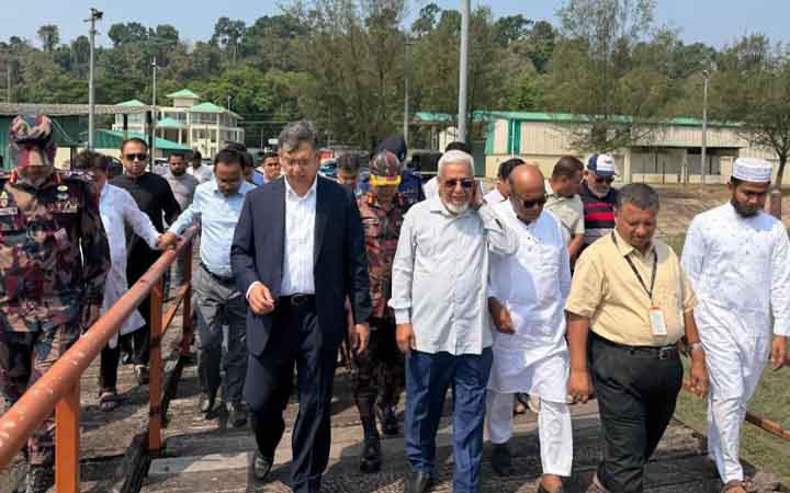 টেকনাফ স্থলবন্দর পরিদর্শন করলেন স্বরাষ্ট্রমন্ত্রী