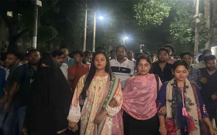 চট্টগ্রামে ছাত্রদল-শিবির সংঘর্ষ, প্রতিবাদে রাবিতে ছাত্রদলের বিক্ষোভ