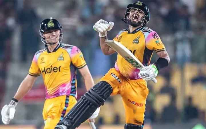 ৯ দিনের ব্যবধানে সেঞ্চুরি বাবরের