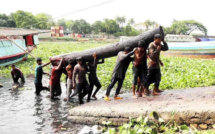 আজ মহান মে দিবস