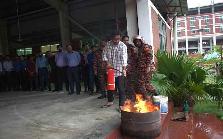 শিক্ষার্থীদের অগ্নি নিরাপত্তা ও দুর্যোগ ব্যবস্থাপনা বিষয়ক প্রশিক্ষণ