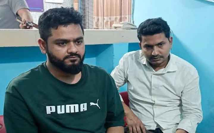 চাঁপাইনবাবগঞ্জে দুই সাংবাদিককে পিটিয়ে জখম