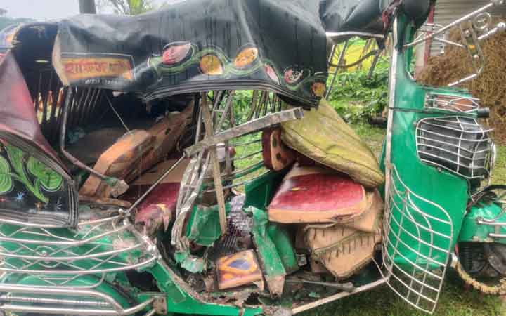 বাস-সিএনজির মুখোমুখি সংঘর্ষ, প্রাণ গেল দুইজনের
