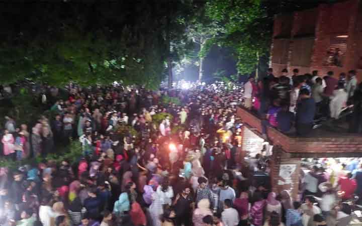 ছাত্রীকে ধর্ষণ চেষ্টার ঘটনায় উত্তাল জাহাঙ্গীরনগর বিশ্ববিদ্যালয়