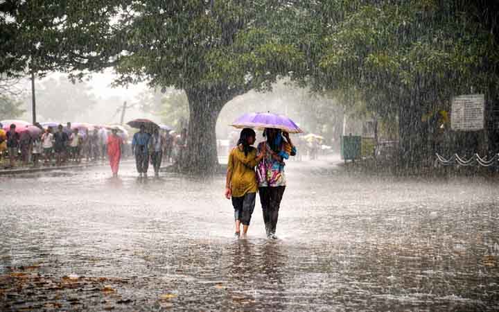 দুপুরের মধ্যে ৩ অঞ্চলে ৬০ কিমি বেগে ঝড়সহ বজ্রবৃষ্টির শঙ্কা