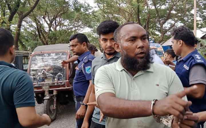 শিবচরে চোরাই পিকআপসহ আটক ১