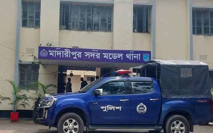 মাদারীপুরে একই পরিবারের ৩ জনের মরদেহ উদ্ধার