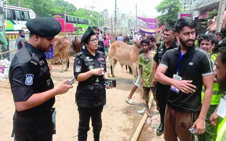 ঈদকে ঘিরে কেরানীগঞ্জের পশুর হাটে বাড়তি নিরাপত্তা