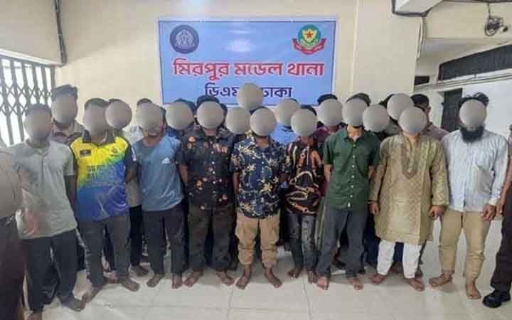 মোহাম্মদপুরের জেনেভা ক্যাম্পে মাদকবিরোধী যৌথ অভিযান, আটক ১৬