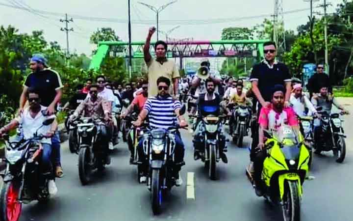 নাশকতা প্রতিরোধে সাভারে ছাত্রদলের মোটরসাইকেল শোডাউন