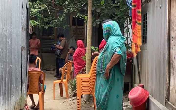 দোহারে মা-মেয়ের মৃত্যু, ঋণের চাপের অভিযোগ এনজিওর বিরুদ্ধে