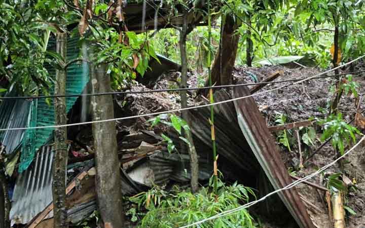 ভারি বর্ষণে কক্সবাজারে পাহাড়ধস, ৩৬ ঘণ্টায় নিহত ১২