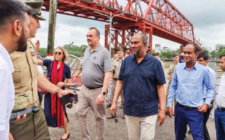 সিলেটে সাতরং চা খেলেন মার্কিন রাষ্ট্রদূত