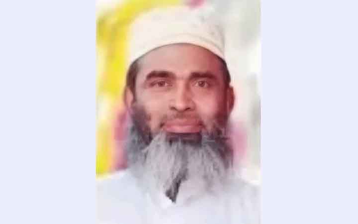 এশার আজানের মাঝেই লুটিয়ে পড়লেন ইমাম, বাঁচানো গেল না